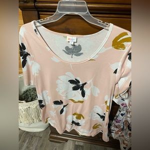 Lularoe tshirt